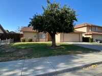 656 Santa Barbara St in Los Banos, CA - Building Photo - Building Photo