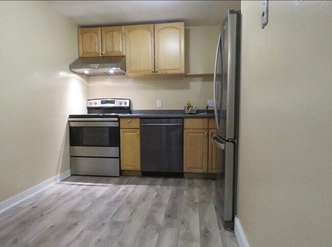 7 Wildwood St, Unit 21 in Dracut, MA - Building Photo - Building Photo
