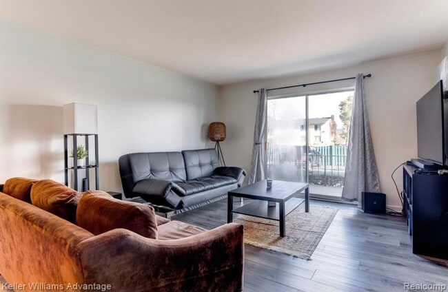 1968 Axtell Dr, Unit 3 in Troy, MI - Foto de edificio - Building Photo