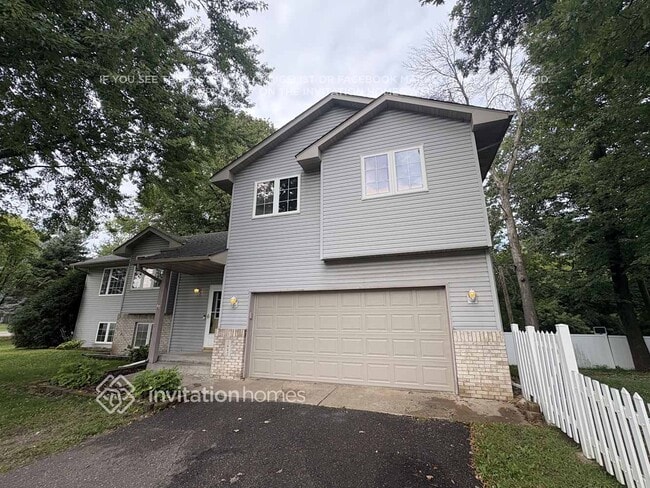 1442 Bay Dr SE