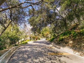 1935 Alpha Rd in Glendale, CA - Building Photo - Building Photo