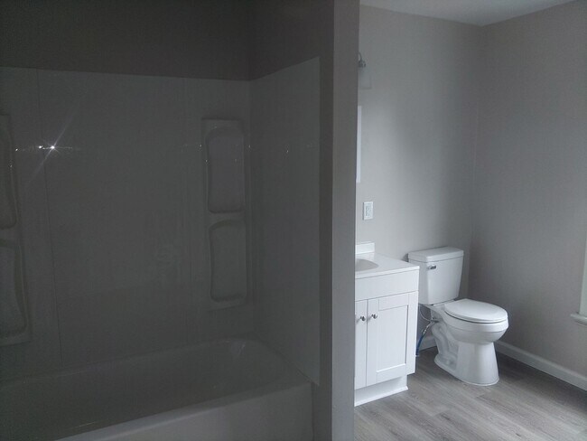 409 Floyd Ave in Rome, NY - Building Photo - Building Photo