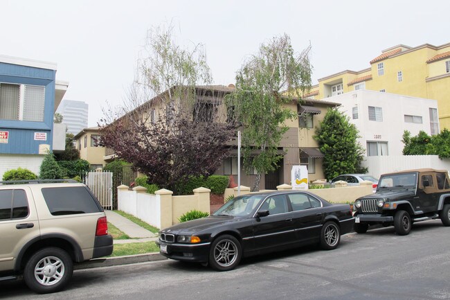 1243 Armacost Ave in Los Angeles, CA - Foto de edificio - Building Photo