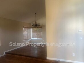 184 Nantucket Cir in Vacaville, CA - Building Photo - Building Photo