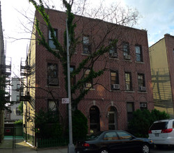 40-17 67th St in Flushing, NY - Building Photo - Building Photo