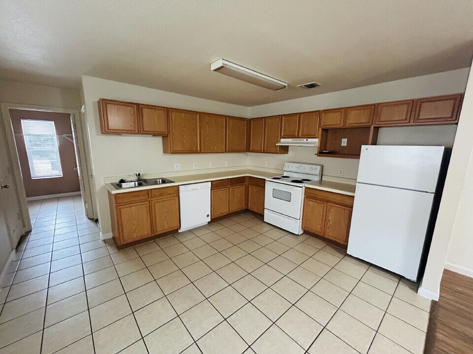 8005 Maverick Climb in San Antonio, TX - Building Photo