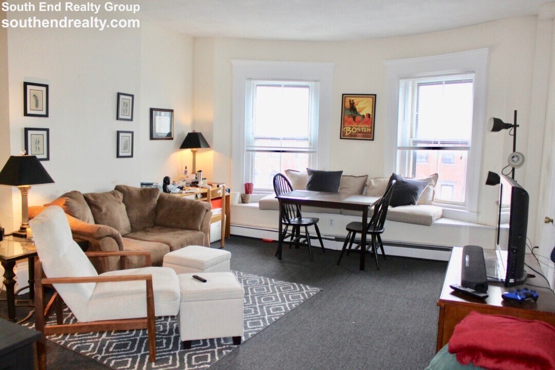 674 Massachusetts Ave in Boston, MA - Building Photo