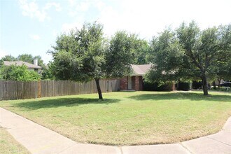 701 Johnny Bench in Round Rock, TX - Building Photo - Building Photo