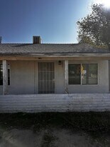 1661 Camino Sierra in Bakersfield, CA - Building Photo