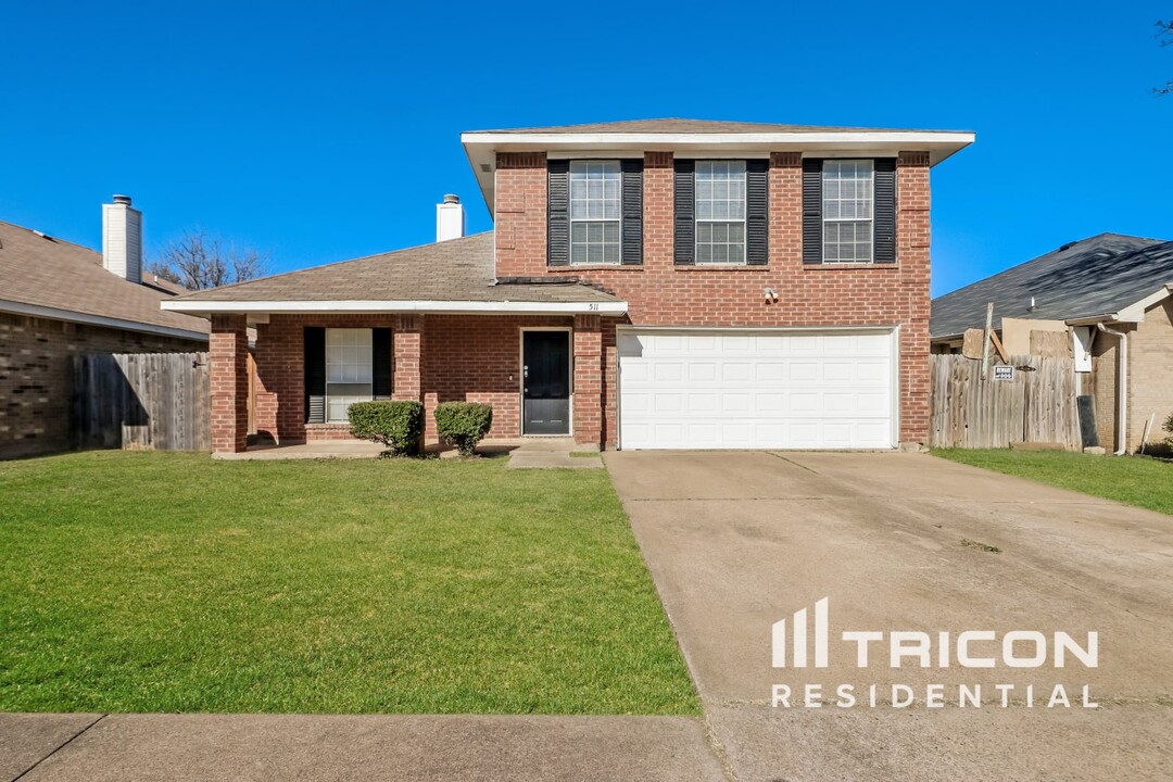 511 Sea Rim Dr in Arlington, TX - Building Photo