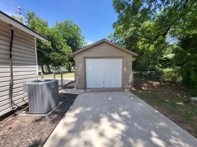 528 North Blvd in Edmond, OK - Building Photo - Building Photo