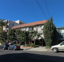 11525 Rochester Ave in Los Angeles, CA - Building Photo - Building Photo