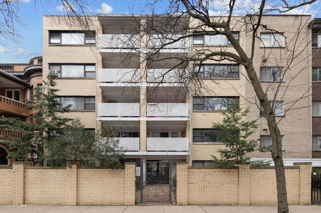 property at 5616 N Kenmore Ave