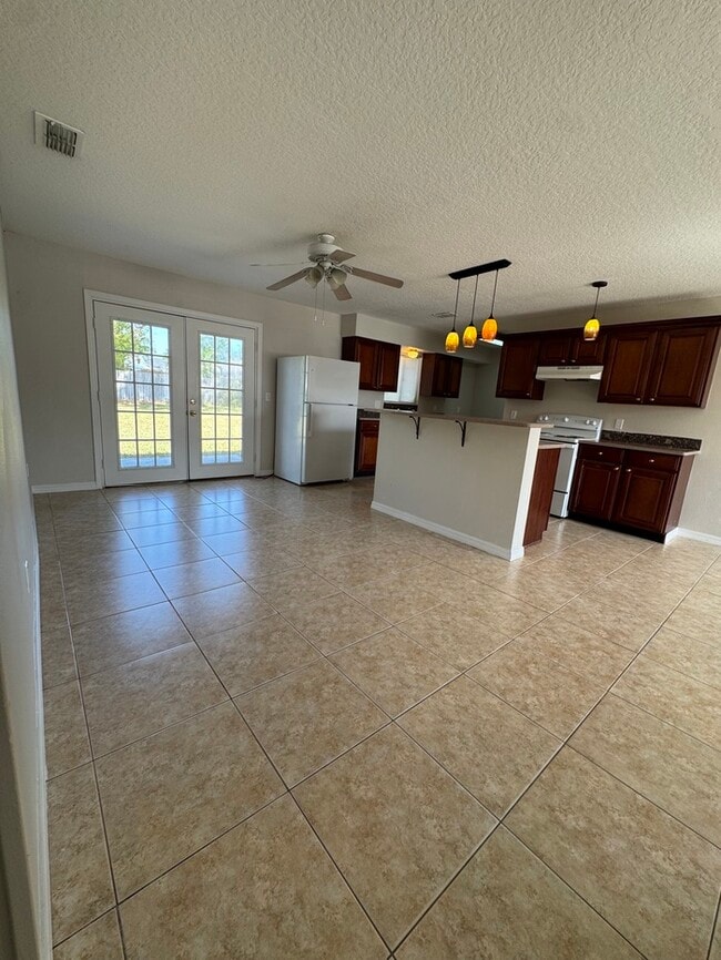 1732 Laredo Dr in Deltona, FL - Building Photo - Building Photo