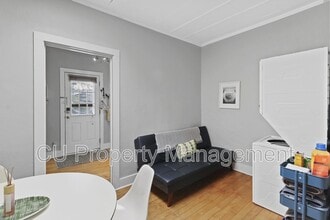 415 N Neil St in Champaign, IL - Building Photo - Building Photo