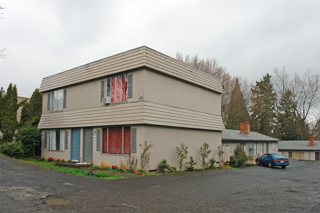 10513-10535 NE Fremont St in Portland, OR - Building Photo