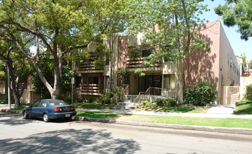 545 E San Jose Ave in Burbank, CA - Building Photo - Building Photo