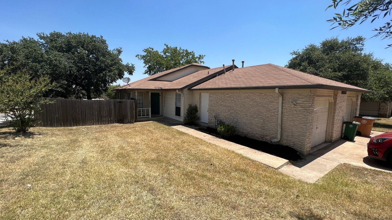 11953 Sunhillow Bend in Austin, TX - Building Photo