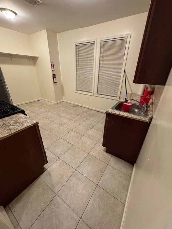 209 21st St, Unit 2 in Irvington, NJ - Building Photo - Building Photo