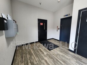 221 E 5th St in Cedar Falls, IA - Building Photo - Building Photo
