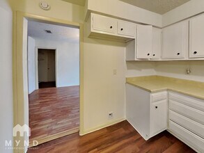 4202 Chestergate Dr in Spring, TX - Foto de edificio - Building Photo