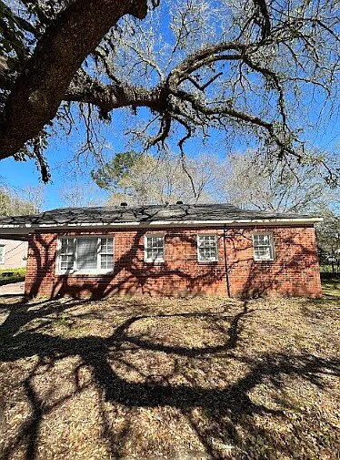 property at 1621 Burdette Dr