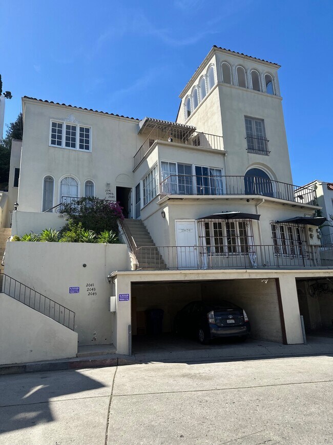 2041 High Tower Dr, Unit 1/2 in Los Angeles, CA - Building Photo - Building Photo