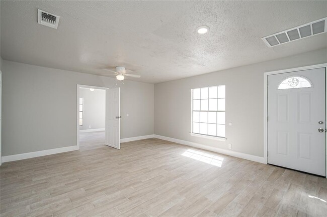 7318 Dahlia St-Unit -C in Houston, TX - Building Photo - Building Photo