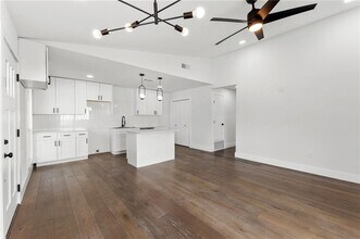 1605 Rutland Dr in Austin, TX - Building Photo - Building Photo