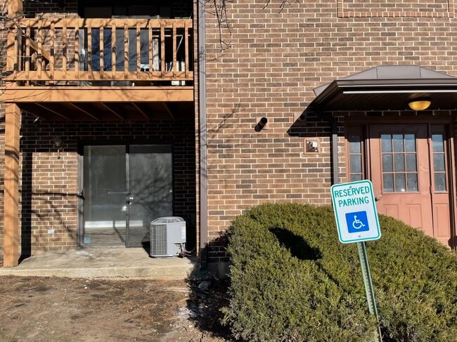 2252 Abbeywood Dr, Unit A in Lisle, IL - Building Photo - Building Photo