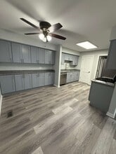 1311 Kingsbury Dr in Hanover Park, IL - Building Photo - Building Photo