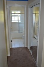 13 Grandview Dr, Unit 13 Grandview Dr in Farmington, CT - Foto de edificio - Building Photo