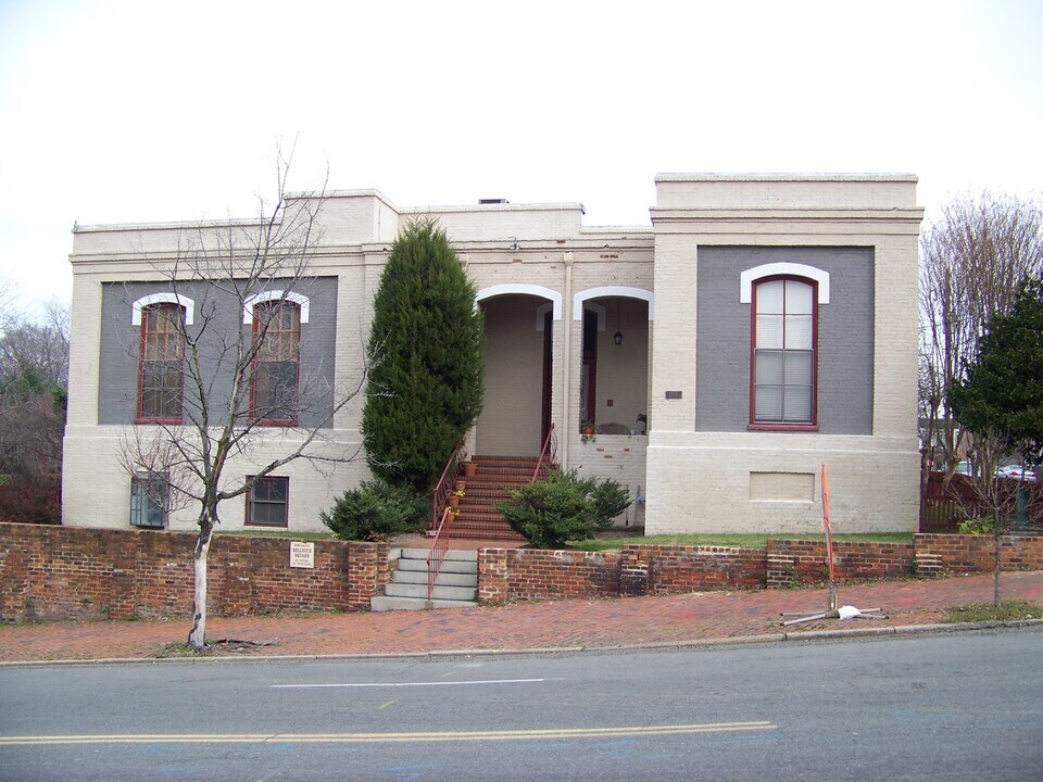 2120 E Broad St in Richmond, VA - Building Photo