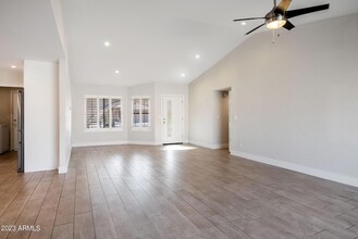 7043 N Vía De La Siesta in Scottsdale, AZ - Building Photo - Building Photo
