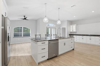 1436 Watermill Cir in Tarpon Springs, FL - Building Photo - Building Photo