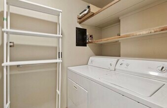 385 Shelard Pky in Minneapolis, MN - Building Photo - Building Photo