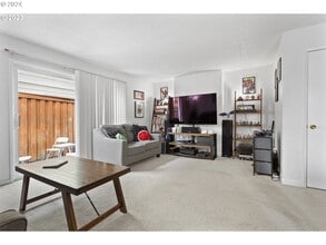 1110 NE 60th Ave in Portland, OR - Foto de edificio - Building Photo