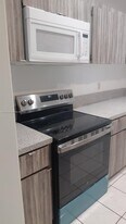 5420 NW 11th St in Lauderhill, FL - Building Photo