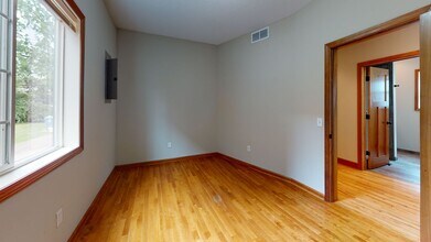 1018 16th Ave SE in Minneapolis, MN - Building Photo - Building Photo