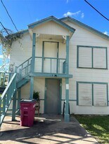 1901 N Avenue G in Freeport, TX - Building Photo