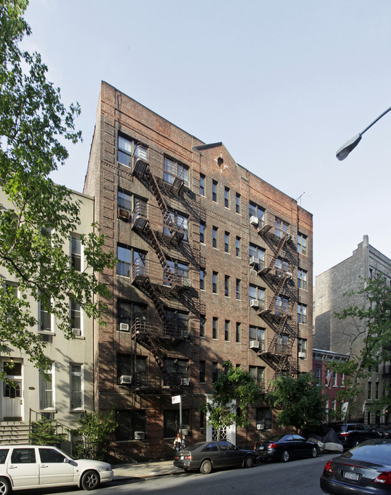 205 E 82nd St in New York, NY - Building Photo