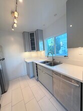 5707 Virginia Ave, Unit 8 in Los Angeles, CA - Foto de edificio - Building Photo