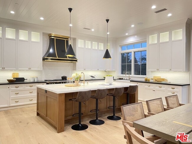 12730 Hanover St in Los Angeles, CA - Building Photo - Building Photo