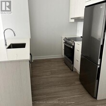 430-430 Square One Dr in Mississauga, ON - Building Photo - Building Photo
