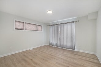 801 Glenroy Gilbert Dr in Ottawa, ON - Foto de edificio - Building Photo