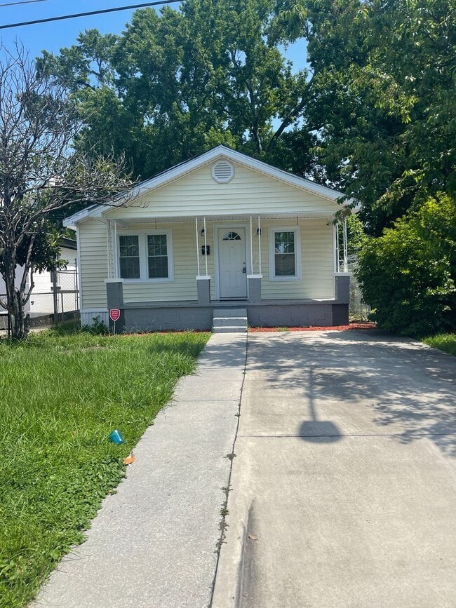 property at 716 W 48th St