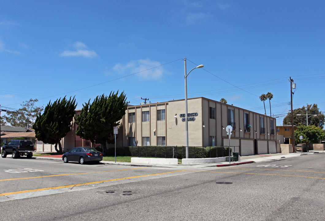 Regency House in Oxnard, CA - Building Photo