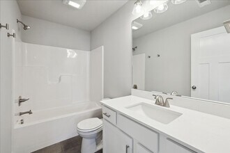 4735 NW 167th St in Urbandale, IA - Building Photo - Building Photo