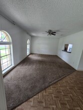 124 Eleventh St in Deer Park, TX - Foto de edificio - Building Photo