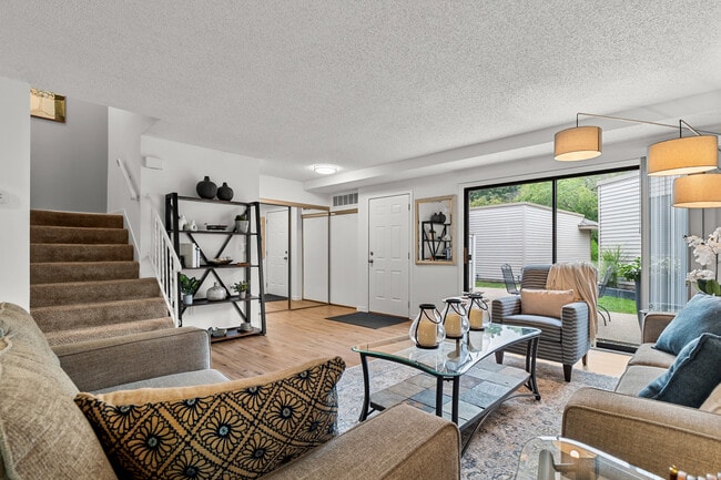 Fox Forest Townhomes in Plymouth, MN - Building Photo - Building Photo